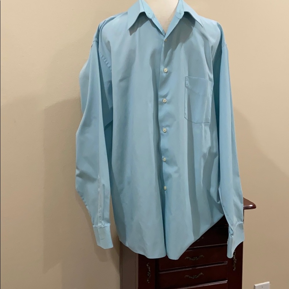 17 1/2 Mens Van Heusen dress shirt
